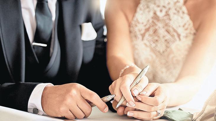 Ortalama ilk evlilik yaşı: Erkeklerde 28.3, kadınlarda 25.8