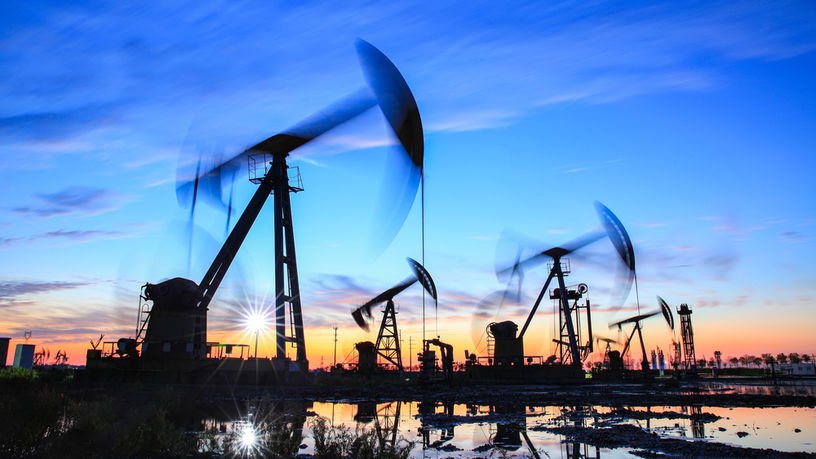 Petrol ekonomik endişelerle düşmeye devam ediyor