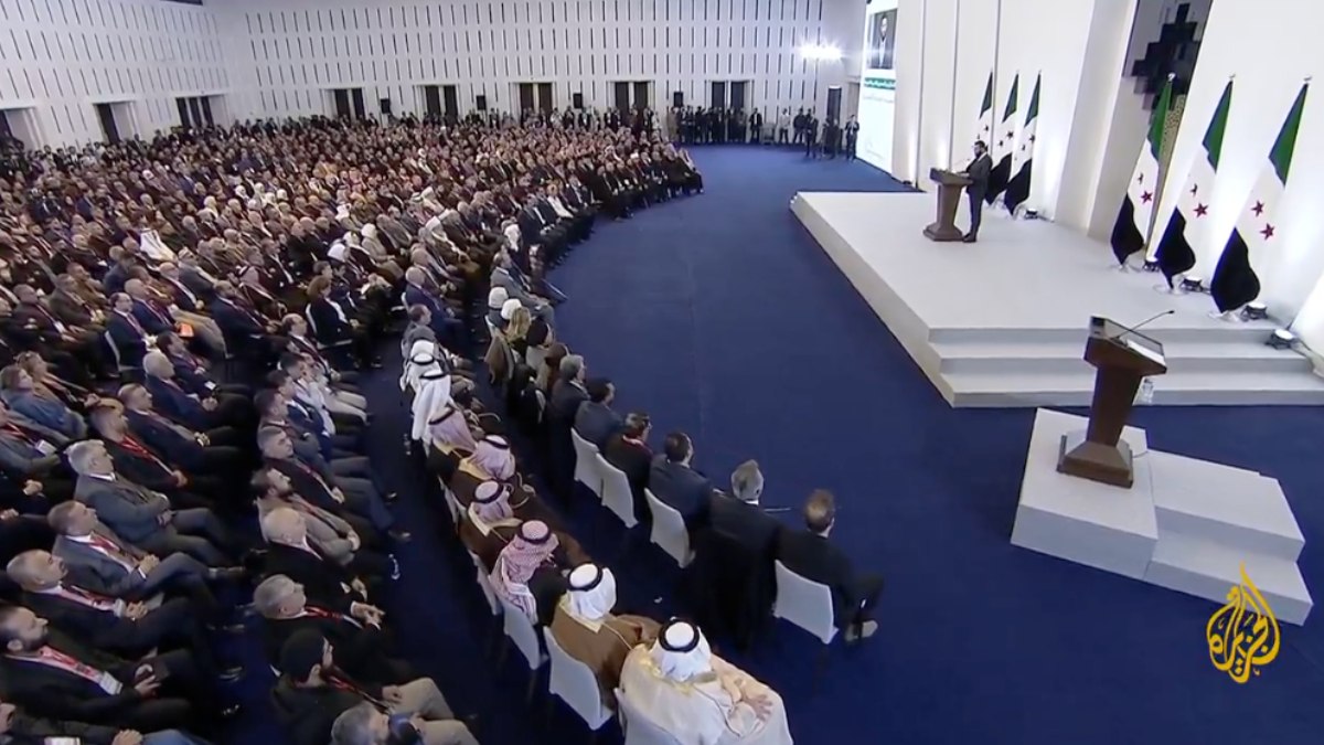 Suriye’de yeniden inşa için önemli adım: Ulusal Diyalog Konferansı başladı