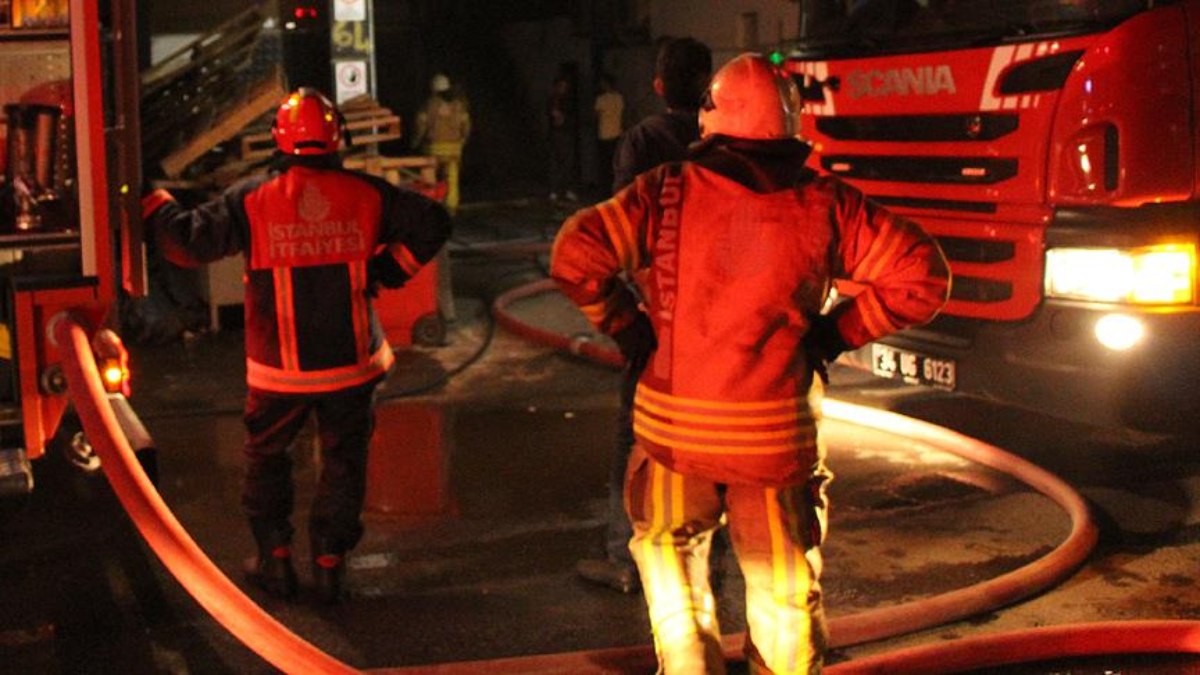 Adana’da bir evden alevler yükseldi