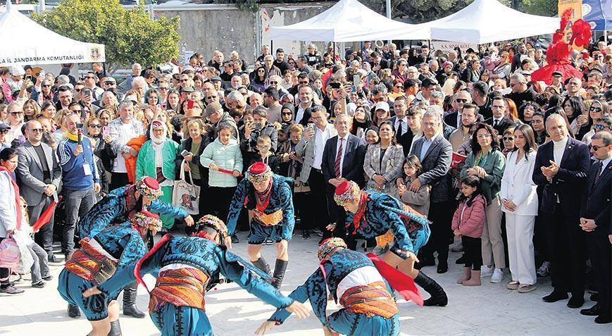 Datça’ya bahar geldi, festival coşkusu sokaklara taştı