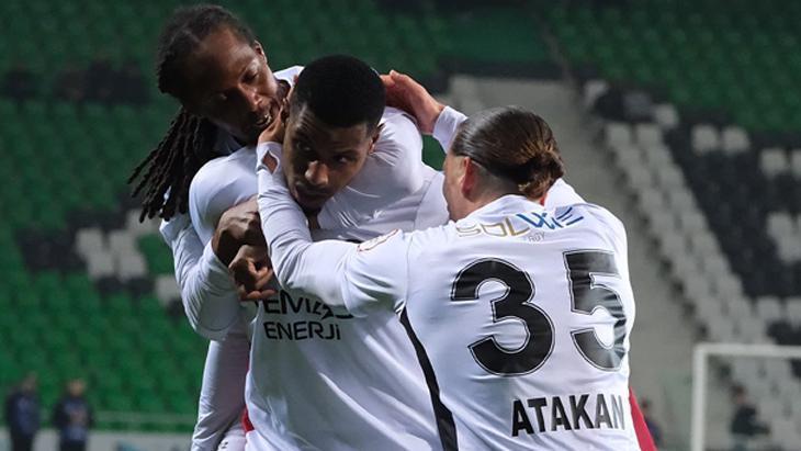 Fatih Karagümrük, Sakaryaspor deplasmanında geri döndü!