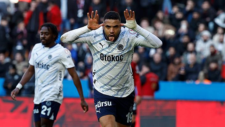 Fenerbahçe’de En Nesyri’den kariyer rekoru! Jeneriklere geçecek gol