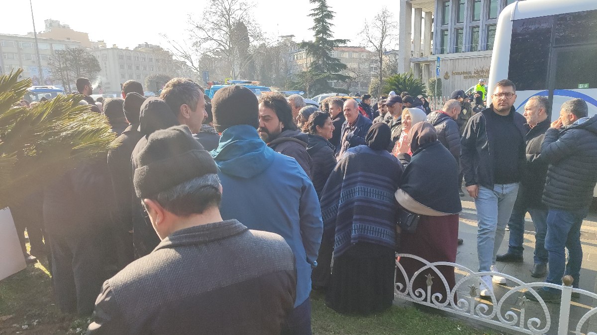 İstanbul’da 8+1 taksi sahipleri Ekrem İmamoğlu’nu protesto etti