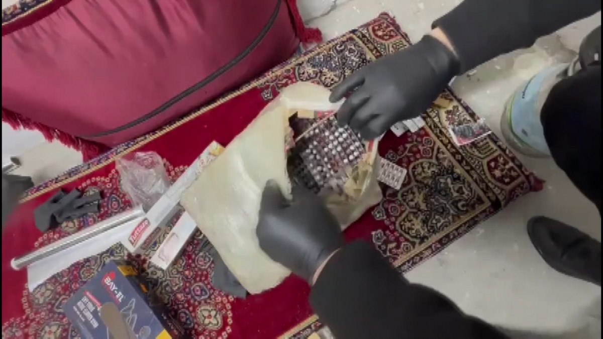İstanbul’da silahlı soygun yapıp imitasyon takıları çaldılar