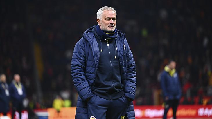 Jose Mourinho’dan öğrencilerine uyarı! ‘Biz daha moralliyiz, Galatasaray kaybedecek’