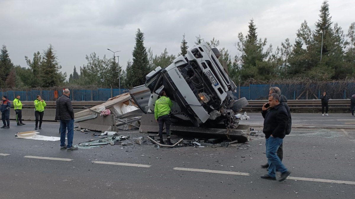 Kocaeli’de korkutan tır kazası