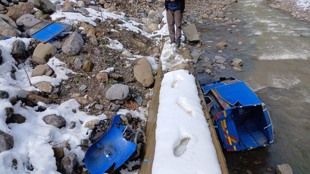 Zonguldak’ta patpat 30 metrelik uçurumdan dereye yuvarlandı